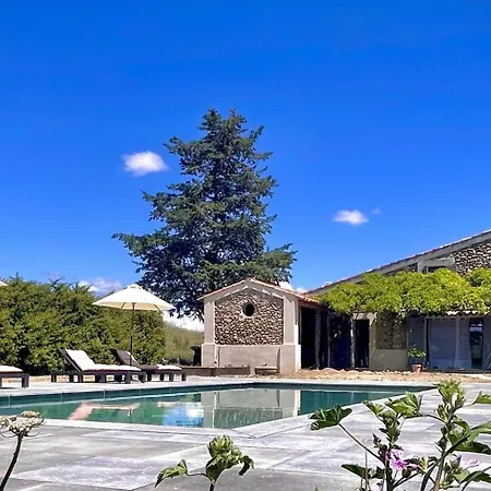 Les Mazets Du Pas בית הארחה 3*