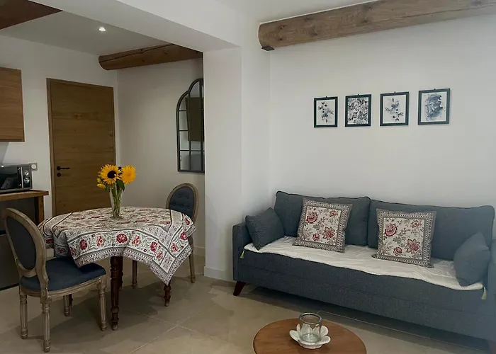 Les Mazets Du Pas Guest house